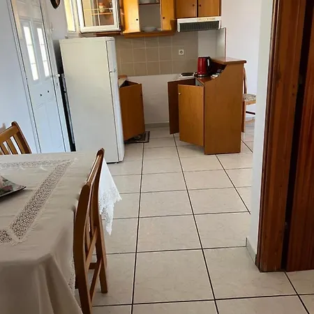 Magda. Apartment Agios Georgios Pagon